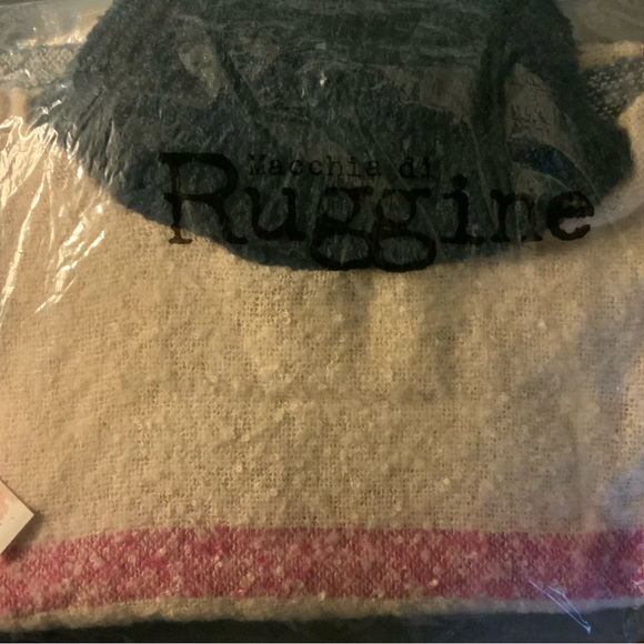 BEAUTIFUL KANSAS RUGGINE TURTLENECK PONCHO - Picture 3 of 4